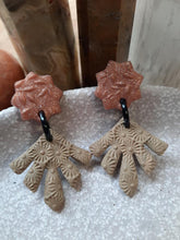 Load image into Gallery viewer, Tan starburst stud handmade earrings polymer clay earthy