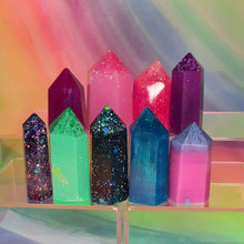 Load image into Gallery viewer, Resin crystal set in mermaid tones