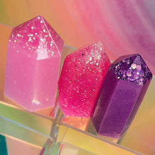 Load image into Gallery viewer, Resin crystal set in mermaid tones