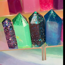 Load image into Gallery viewer, Resin crystal set in mermaid tones