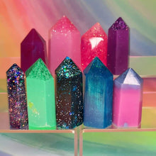 Load image into Gallery viewer, Resin crystal set in mermaid tones