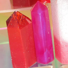 Load image into Gallery viewer, Resin crystal set in red & pink tones