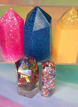 Load image into Gallery viewer, Resin crystal set in primary tones