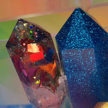 Load image into Gallery viewer, Resin crystal set in primary tones