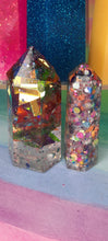 Load image into Gallery viewer, Resin crystal set in primary tones