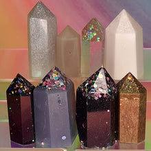 Load image into Gallery viewer, Resin crystal set in black white & gold tones
