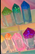 Load image into Gallery viewer, Resin crystal set in rainbow clear tones