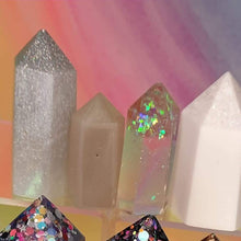 Load image into Gallery viewer, Resin crystal set in black white & gold tones
