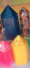 Load image into Gallery viewer, Resin crystal set in primary tones