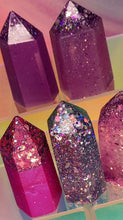 Load image into Gallery viewer, Resin crystal set in magenta purple tones