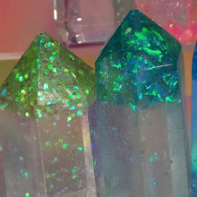 Load image into Gallery viewer, Resin crystal set in rainbow clear tones