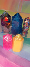 Load image into Gallery viewer, Resin crystal set in primary tones