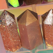 Load image into Gallery viewer, Resin crystal set in gold glitter tones