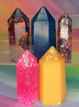 Load image into Gallery viewer, Resin crystal set in primary tones
