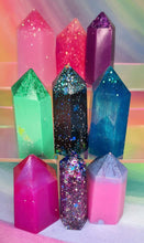 Load image into Gallery viewer, Resin crystal set in mermaid tones