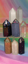 Load image into Gallery viewer, Resin crystal set in black white & gold tones