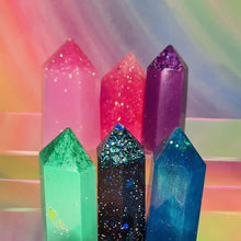 Load image into Gallery viewer, Resin crystal set in mermaid tones