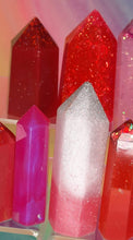 Load image into Gallery viewer, Resin crystal set in red & pink tones