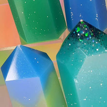 Load image into Gallery viewer, Resin crystal set in ocean & earth tones