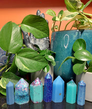 Load image into Gallery viewer, Resin crystal set in ocean tones