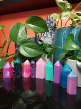 Load image into Gallery viewer, Resin crystal set in mermaid tones