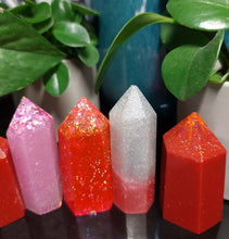 Load image into Gallery viewer, Resin crystal set in red & pink tones