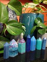 Load image into Gallery viewer, Resin crystal set in ocean tones