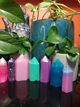 Load image into Gallery viewer, Resin crystal set in mermaid tones