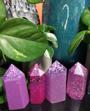 Load image into Gallery viewer, Resin crystal set in magenta purple tones