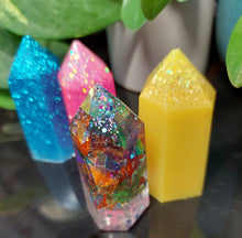 Load image into Gallery viewer, Resin crystal set in primary tones