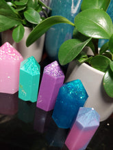 Load image into Gallery viewer, Resin crystal set in mermaid tones