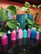Load image into Gallery viewer, Resin crystal set in mermaid tones