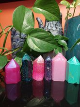 Load image into Gallery viewer, Resin crystal set in mermaid tones