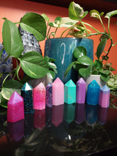 Load image into Gallery viewer, Resin crystal set in mermaid tones