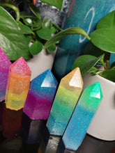 Load image into Gallery viewer, Resin crystal set in layered glitter tones