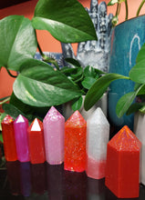 Load image into Gallery viewer, Resin crystal set in red & pink tones