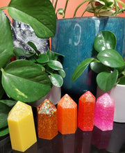 Load image into Gallery viewer, Resin crystal set in tropical sunset tones