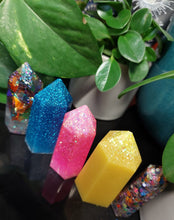 Load image into Gallery viewer, Resin crystal set in primary tones