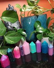 Load image into Gallery viewer, Resin crystal set in mermaid tones