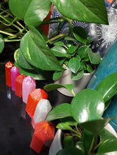 Load image into Gallery viewer, Resin crystal set in red & pink tones
