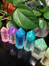 Load image into Gallery viewer, Resin crystal set in rainbow clear tones