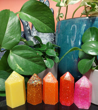 Load image into Gallery viewer, Resin crystal set in tropical sunset tones