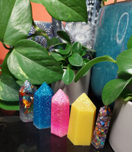 Load image into Gallery viewer, Resin crystal set in primary tones