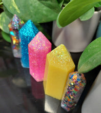Load image into Gallery viewer, Resin crystal set in primary tones