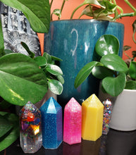 Load image into Gallery viewer, Resin crystal set in primary tones