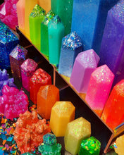 Load image into Gallery viewer, Resin crystal set in layered glitter tones
