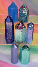 Load image into Gallery viewer, Resin crystal set in ocean tones
