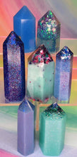 Load image into Gallery viewer, Resin crystal set in ocean tones
