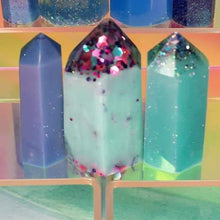 Load image into Gallery viewer, Resin crystal set in ocean tones
