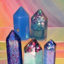 Load image into Gallery viewer, Resin crystal set in ocean tones
